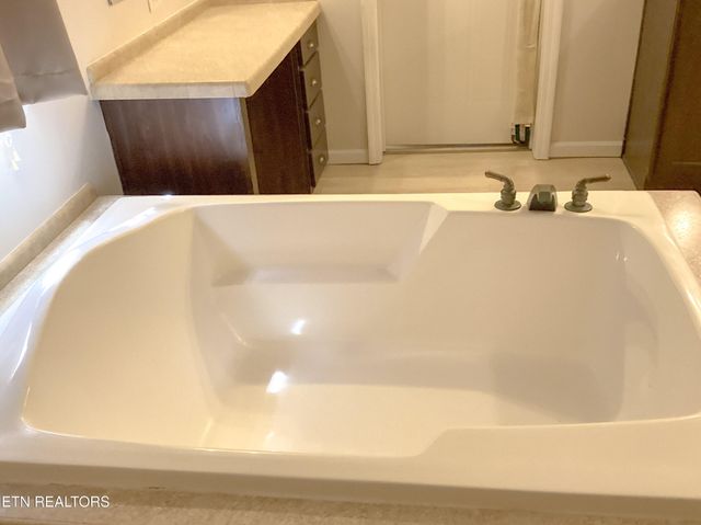 133 Thompson Rd, Crossville, TN 38571