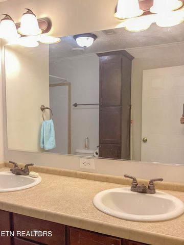 133 Thompson Rd, Crossville, TN 38571