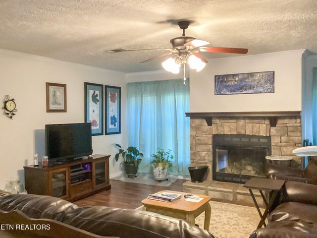 133 Thompson Rd, Crossville, TN 38571