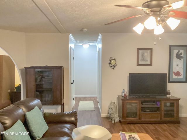 133 Thompson Rd, Crossville, TN 38571