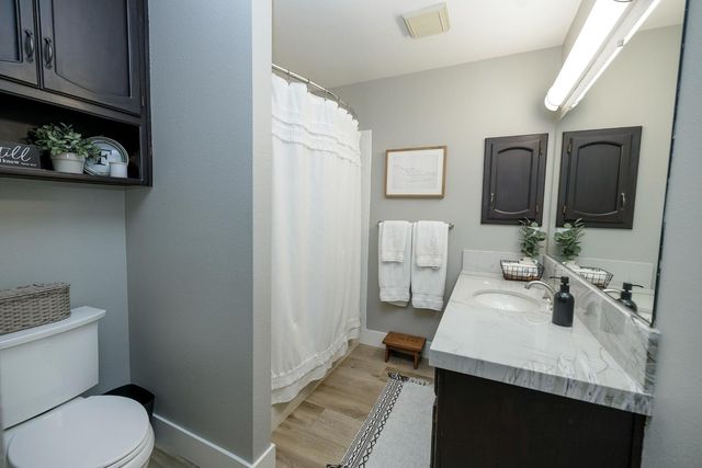 884 Hillswood Ct, Oakdale, CA 95361