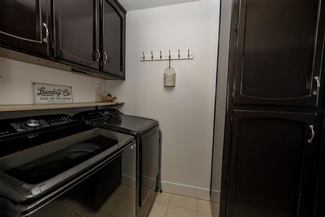 884 Hillswood Ct, Oakdale, CA 95361