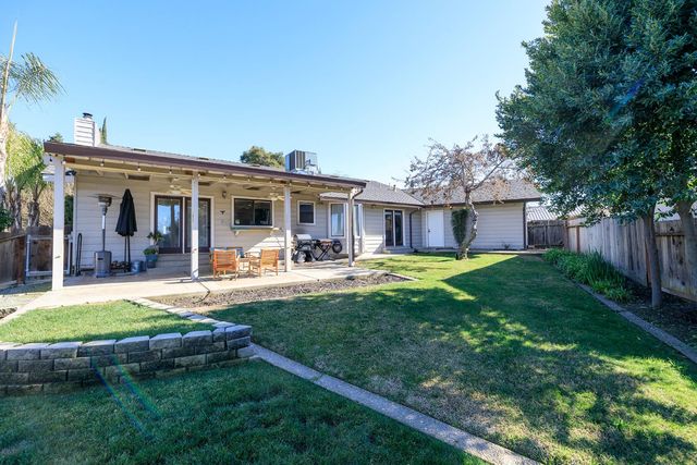 884 Hillswood Ct, Oakdale, CA 95361