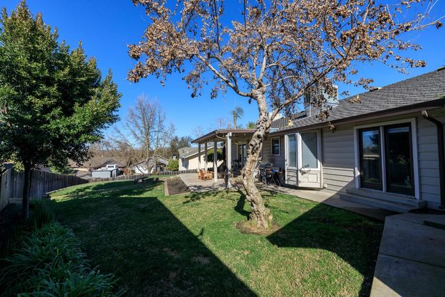 884 Hillswood Ct, Oakdale, CA 95361