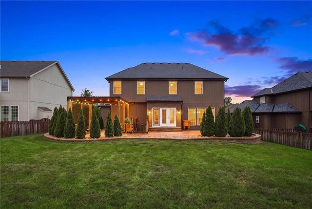 5703 NW 93rd Street, Kansas City, MO 64154