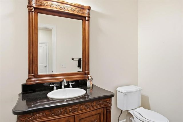 5703 NW 93rd Street, Kansas City, MO 64154