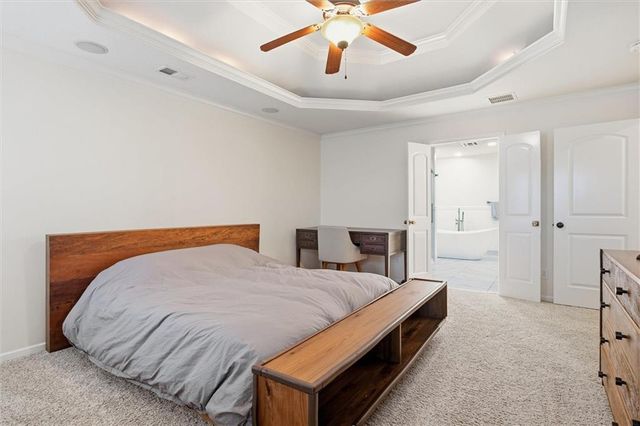 5703 NW 93rd Street, Kansas City, MO 64154