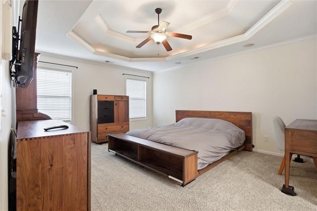 5703 NW 93rd Street, Kansas City, MO 64154
