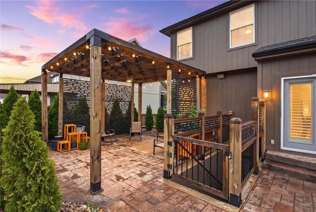 5703 NW 93rd Street, Kansas City, MO 64154