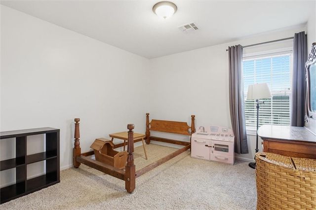 5703 NW 93rd Street, Kansas City, MO 64154