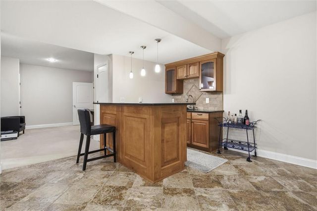 5703 NW 93rd Street, Kansas City, MO 64154