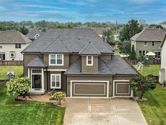 5703 NW 93rd Street, Kansas City, MO 64154