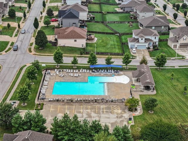 5703 NW 93rd Street, Kansas City, MO 64154