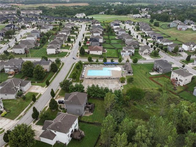 5703 NW 93rd Street, Kansas City, MO 64154