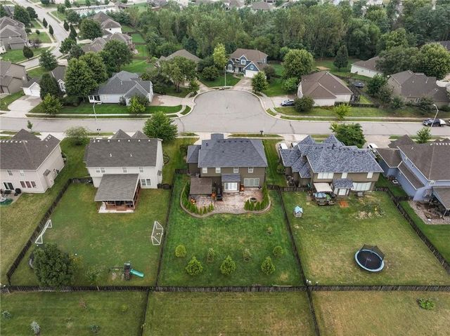 5703 NW 93rd Street, Kansas City, MO 64154