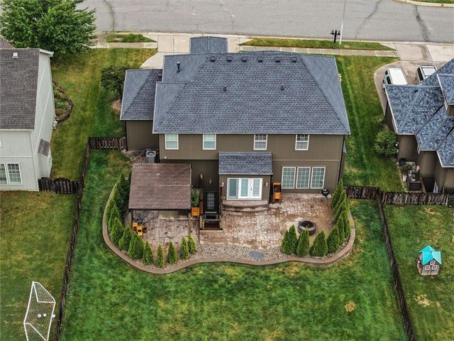 5703 NW 93rd Street, Kansas City, MO 64154