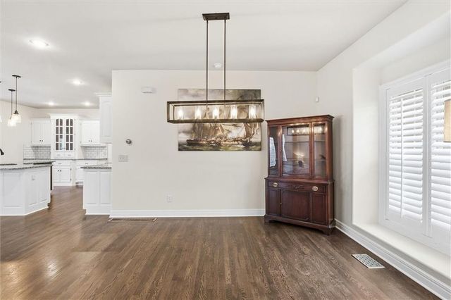 5703 NW 93rd Street, Kansas City, MO 64154
