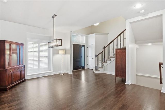 5703 NW 93rd Street, Kansas City, MO 64154