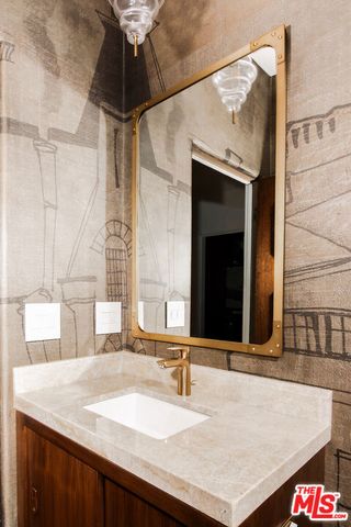 1302 Sweetzer Avenue 603, West Hollywood, CA 90046