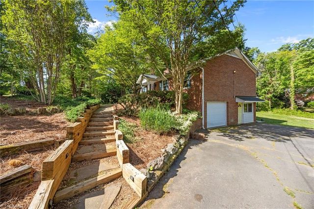 204 Kyle Road, Winston-salem, NC 27104