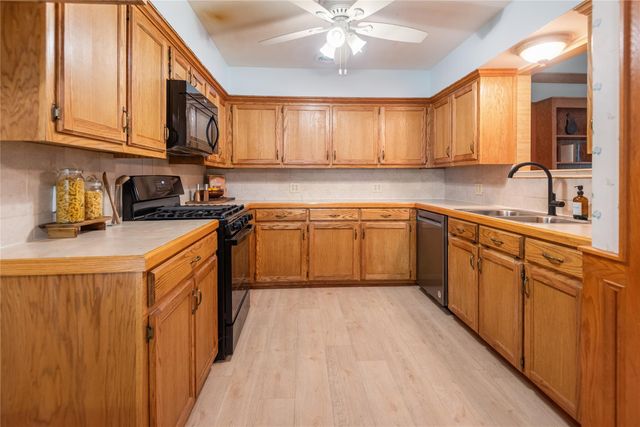 211 Brantley Lane, Magnolia, TX 77354