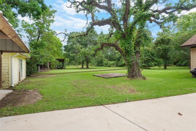 211 Brantley Lane, Magnolia, TX 77354
