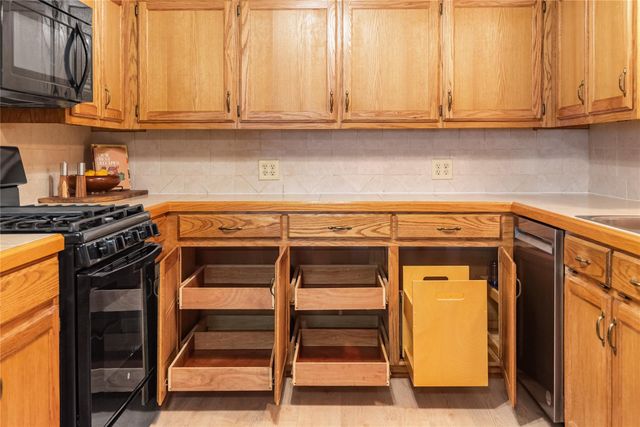 211 Brantley Lane, Magnolia, TX 77354