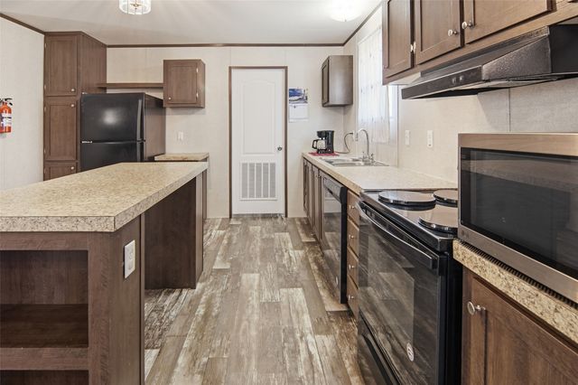 106 Choctaw Ridge, Weatherford, TX 76085