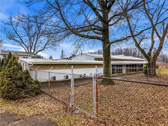 8539 Schubert Avenue NE, Alliance, OH 44601