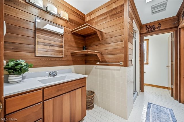 8539 Schubert Avenue NE, Alliance, OH 44601