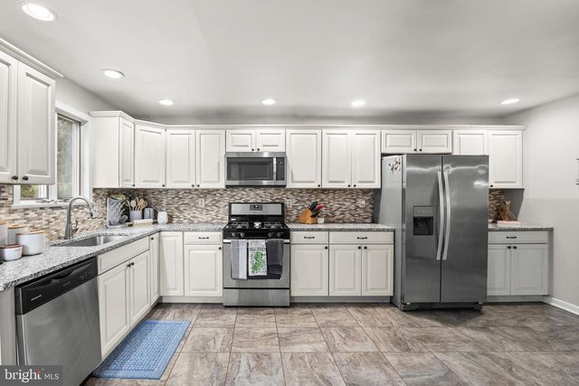 9 BARNETT RD, Lawrenceville, NJ 08648