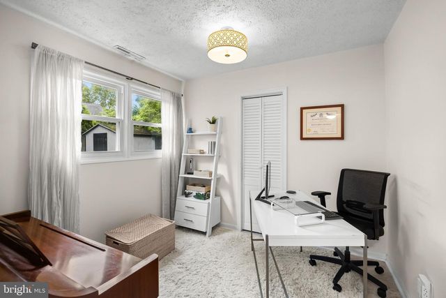 9 BARNETT RD, Lawrenceville, NJ 08648