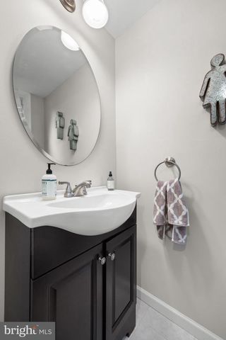 9 BARNETT RD, Lawrenceville, NJ 08648
