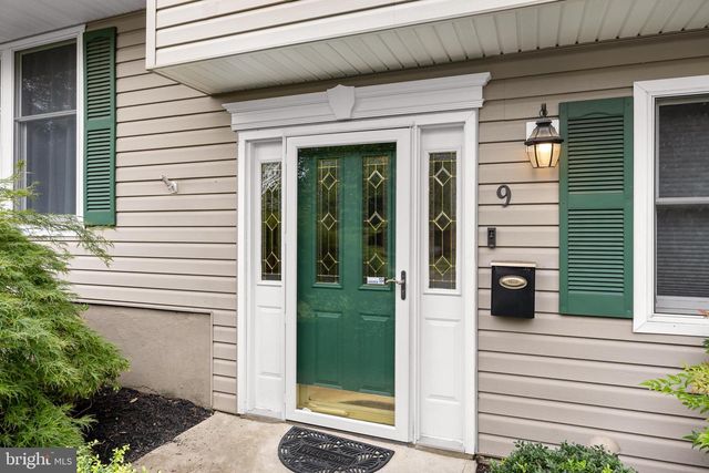 9 BARNETT RD, Lawrenceville, NJ 08648