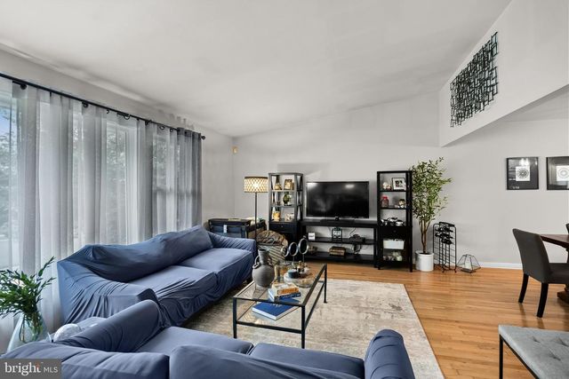 9 BARNETT RD, Lawrenceville, NJ 08648