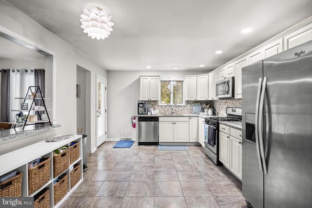 9 BARNETT RD, Lawrenceville, NJ 08648