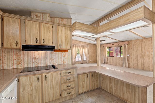 7727 E Calypso Avenue, Mesa, AZ 85208