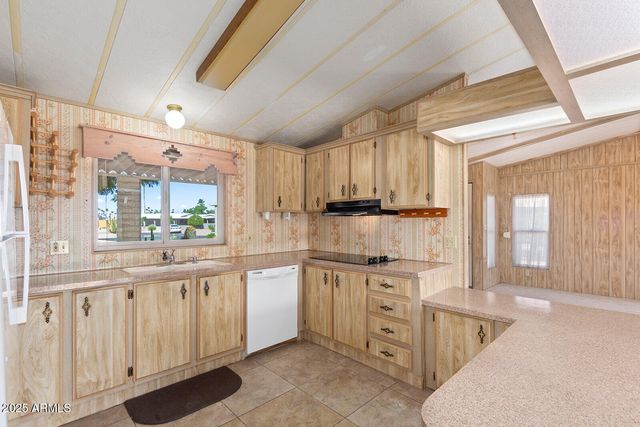 7727 E Calypso Avenue, Mesa, AZ 85208