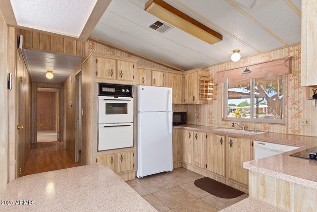 7727 E Calypso Avenue, Mesa, AZ 85208