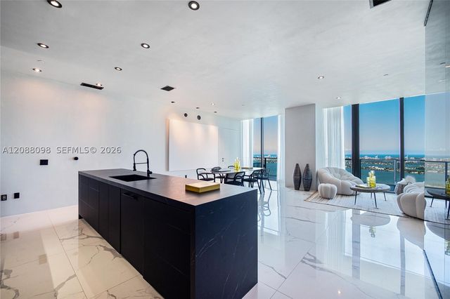 650 NE 32nd St UPH5302, Miami, FL 33137