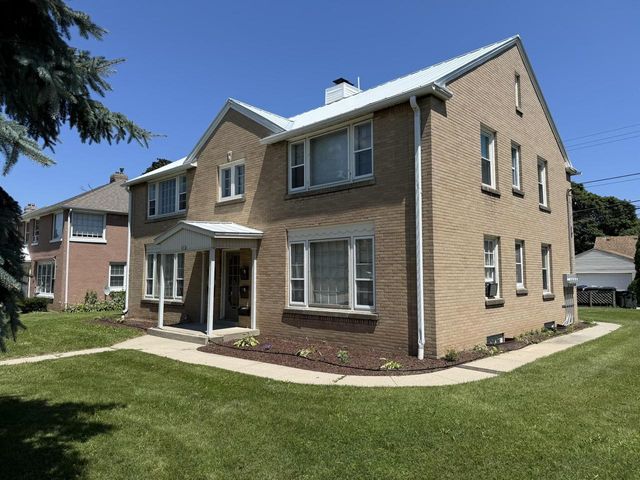 4912 N Port Washington ROAD, Glendale, WI 53217