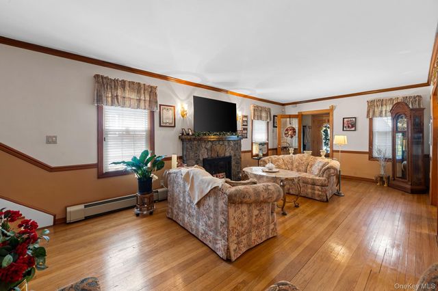 36 Lafayette Avenue, Lynbrook, NY 11563