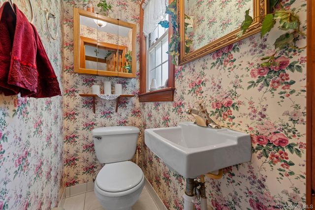 36 Lafayette Avenue, Lynbrook, NY 11563