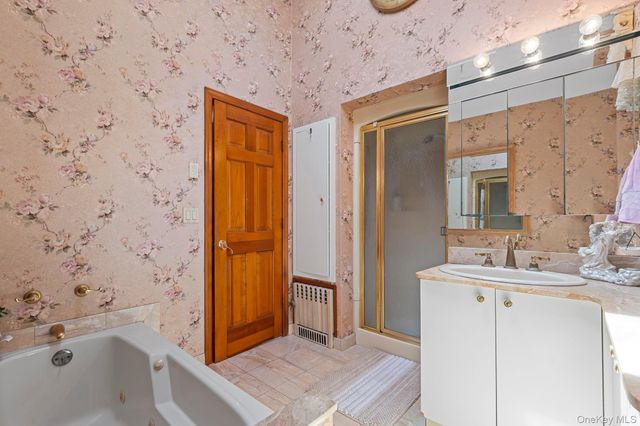 36 Lafayette Avenue, Lynbrook, NY 11563