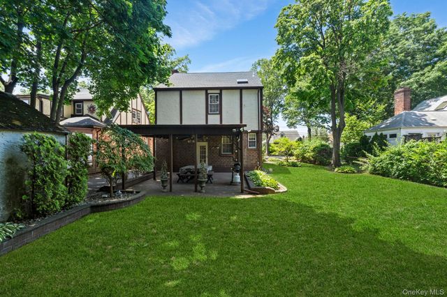 36 Lafayette Avenue, Lynbrook, NY 11563