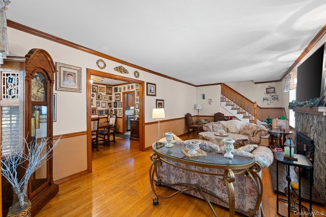 36 Lafayette Avenue, Lynbrook, NY 11563