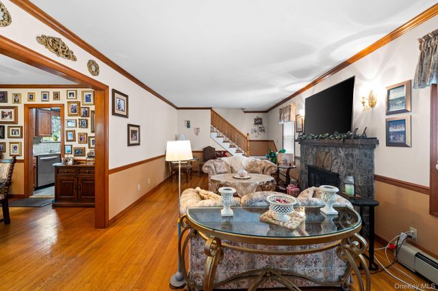 36 Lafayette Avenue, Lynbrook, NY 11563
