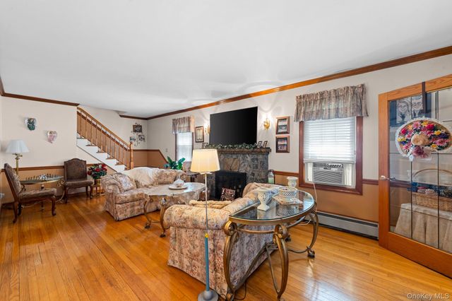 36 Lafayette Avenue, Lynbrook, NY 11563