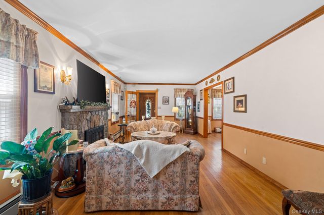 36 Lafayette Avenue, Lynbrook, NY 11563