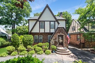 36 Lafayette Avenue, Lynbrook, NY 11563